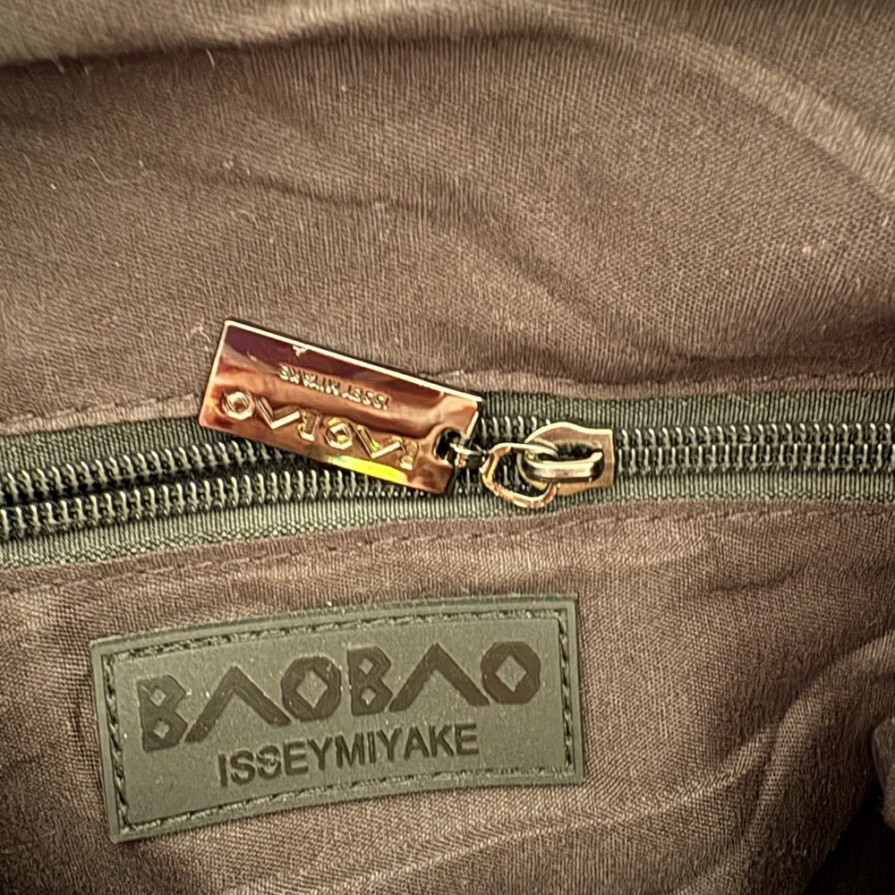 BAO BAO ISSEY MIYAKE Holographic Geometric Prism PVC Backpack Drawstring Flap - Picture 6 of 9